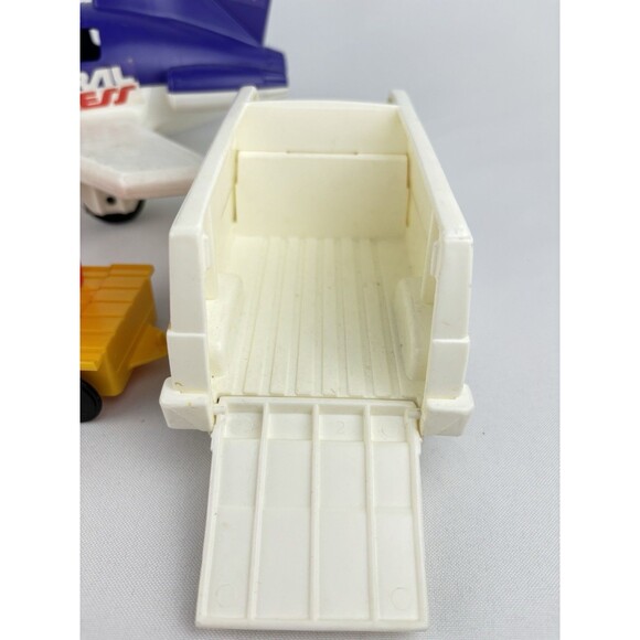 Vintage‎ 1984 PlaySkool Air Cargo Playset #295 Federal Express FedEx Plane Van - Picture 11 of 15